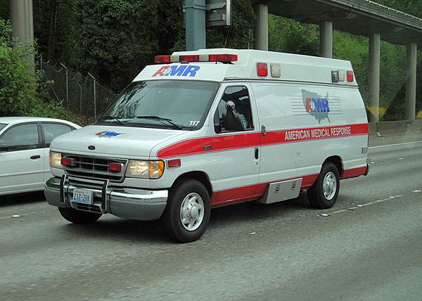 救護車生產廠家簡析車內的醫療配置有哪些？