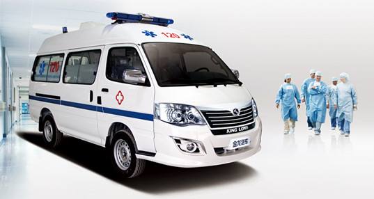 命懸一線牽動人心，救護車臨危不亂治病救人_