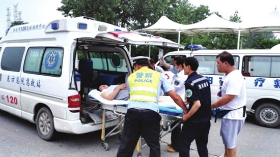 救護車進小區受阻是怎麽回事？救護車廠家帶你了解事情始末01